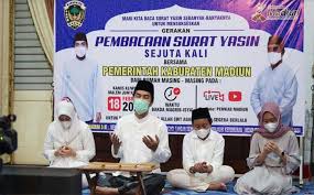 Teks bacaan surat yasin dan terjemahan ini bersumber dari kemenag. Masyarakat Madiun Baca Yasin Sejuta Kali Agar Pandemi Segera Berlalu