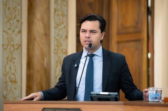Jeffrey Chiquini anuncia oposição a Romeu Zema e apoio a Flávio Bolsonaro