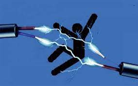 पोल गाड्दै गरेका दुई जनाको करेन्ट लागेर मृत्यु « Naya Page