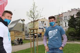 Campus polska przyszłości adresowany jest do ludzi młodych, dlatego biorą w nim udział osoby pełnoletnie, ale nie starsze niż 35 lat. Campus Polska Przyszlosci Mlodzi Opolanie Wiedza Jaki Model Panstwa Wybrala Swiatlana Cichanouska Bialoruska Opozycjonistka Opowiecie Info