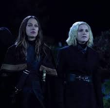 Echo And Clarke In 2020 The 100 Show The 100 Echo