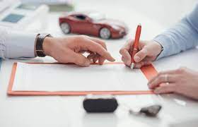 車を購入する際には 多くの書類が必要になります ただお金を払えば良いというわけではなく 車には所有者や使用者を登録する必要があるからです でも 初めて車 を購入するときは 分からないことだらけで不安になってしまいますよね ここでは 車の購入に 車
