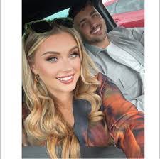 Beth Parton's Instagram, Twitter & Facebook