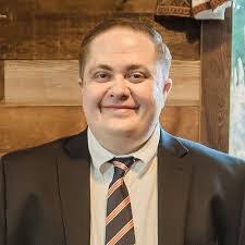 Shawn Hillen's Instagram, Twitter & Facebook