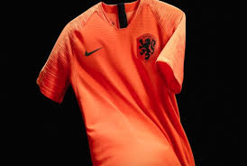 Commander sur nike.fr commander sur unisportstore france marque: Les Pays Bas Devoilent Leurs Nouveaux Maillots En Hommage Au Football Total Causerie