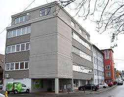 Ärzte verschiedener fachrichtungen arbeiten in einer gemeinsamen praxis. Zollernalbkreis Landratsamt Zusatzliche Buros Im Balisana Haus Balingen Umgebung Schwarzwalder Bote