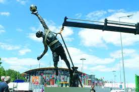 Descriptiondetail of the statue of rui patricio.jpg. Homenagens E Estatua De Rui Patricio Marcam Dia Do Municipio De Leiria