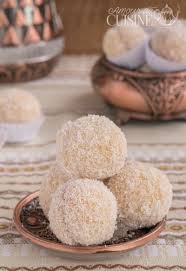 Boules De Noix De Coco A La Confiture Amour De Cuisine Boule De Noix De Coco Gateau Noix De Coco Noix De Coco