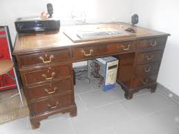 Alter schreibtisch dieser schreibtisch ist zwar alt aber gut erhalten. Alter Schreibtisch Www Dieschatzkisteimnetz De