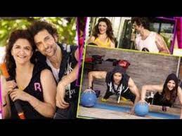 In one of the videos, we can see pinkie walking, with her face all wet with sweat as she can be heard saying, this is so beautiful, we see plants, flowers.sunset. Hrithik Roshan And Mother Pinky Roshan Hit The Gym Together Youtube
