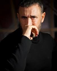 جميعنا نحاول التعافى من شئ ما لا احد يعرف عنه شيئا كل شخص يستحق على الاقل  جهه أمنه واحده فى حياته لا يضر منها يستند عليها كلما ارهقته الحياه كم تمنيت  لو