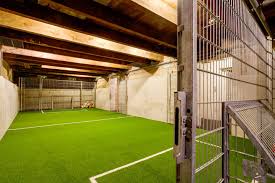 The injured player was carried off the football field on a stretcher. Rotterdamse Villa Met Indoor Voetbalveld Staat Te Koop Pure Luxe