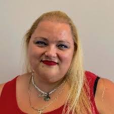 Lori Klassen's Instagram, Twitter & Facebook