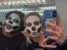 Views from my Theatre Makeup Course….. •Abstract Orchid •Special Effects ⚠️  •Gross facial muscletal anatomy •Feminine Stage makeup •60s makeup  •Masculine Stage makeup •Barbie Bibble Drag makeup •Aged stage makeup