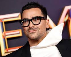 TheTraitors host #AlanCumming stuns