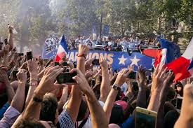 Bureaux sur les champs elysées. Direct Apres La Victoire La Fete Et Ses Bugs Liberation