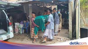 Tapi perlu diperhatikan kan bahwa pada kalimat zhamir (kata ganti) di setiap penghujung doa harus diubah jika orang yang meninggal lebih dari 1 orang. Doa Untuk Orang Yang Sudah Meninggal Arab Latin Dan Artinya