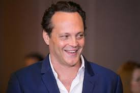 Vince Vaughn and dad play blackjack together in Las Vegas
