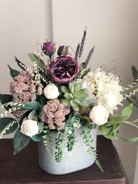 Articles Semblables A Farmhouse Style Floral Arrangement Arrangement Floral De Pr Flower Arrangements Diy Fake Flower Arrangements Spring Flower Arrangements