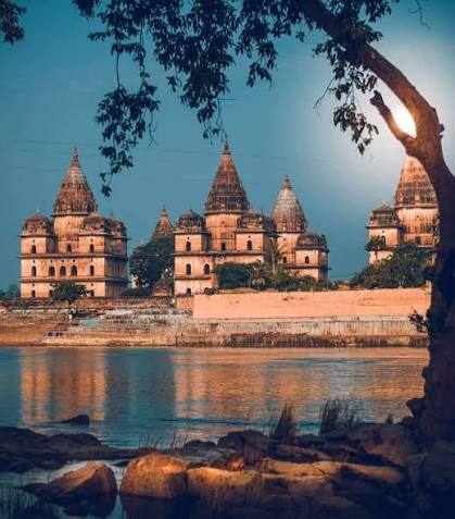 Set against the backdrop of Betwa River, the cenotaphs, or ' chattris' are memorials to the rulers of Orchha. The location adds up to the peaceful views offered by this place. A