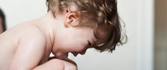 Il a soif d'apprendre, d'essayer, de manipuler. Enfant Violent Tape Ses Camarades Mpedia Fr