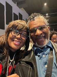 Elliot Tabron's Instagram, Twitter & Facebook