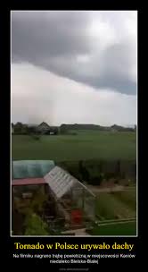 7 września 2006 roku, chwilę po godzinie 17:00 trąba powietrzna o sile f2/t4 przeszła przez miejscowość rumia. Tornado W Polsce Urywalo Dachy Demotywatory Pl