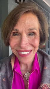 HEY EVERYONE….#flightattendant #mamahenn #amandahenn #backyardjourneys  #DELTA #kindnessfirst #travelswithamanda #LOVE #