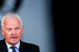 Riksadvokaten setter foten ned