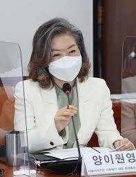 양원영 더불어민주당 21대 국회 당선인이 '양이원영'으로 이름을 바꾸면서 부모의 성(姓)을 함께. ì–´ë¨¸ë‹ˆ ê´'ëª… íˆ¬ê¸° ë…¼ëž€ èˆ‡ ì–'ì´ì›ì˜ ì²˜ë¶„ í›„ ê¸°ë¶€í•˜ê² ë‹¤ ë„¤ì´íŠ¸ ë‰´ìŠ¤