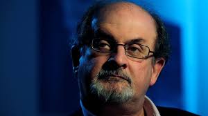 Iran menyalahkan Salman Rushdie dan para pendukungnya menyusul serangan  terhadap novelis 'Ayat-Ayat Setan'