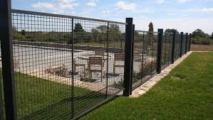 A Simple And Elegant Banker Wire Lock Crimp Weave Creates Consistency In This Beautiful Wire Mesh Pool Fence Wire Mesh Fence Mesh Pool Fence Fence Gate Design