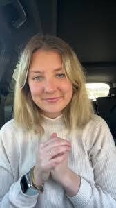 Amanda Skipper's Instagram, Twitter & Facebook