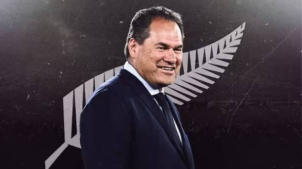 El nuevo head coach de Nueva Zelanda, Dave Rennie, ha anunciado que Sir  Graham Henry se ha incorporado al cuerpo técnico de los All Blacks como  seleccionador. Henry entrenó a los All