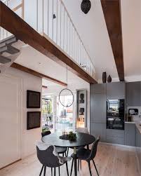 Ce Petit Appartement En Duplex De 35m2 A Une Grande Terrasse Planete Deco A Homes World En 2020 Petit Appartement Maison Appartement
