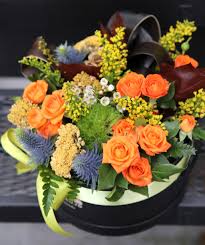 Cutie Cu Trandafiri Portocalii Flower Boxes Flower Arrangements Floral Wreath