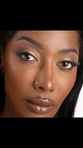 A tinted lip plumper that delivers a warm, rich nude tone and visibly  fuller lips in a single swipe. Its silky texture smooths, softens, and  enhances lips with a natural, defined finish. Lightweight ...