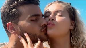 Simon Castaldi et Cassandra (Les Cinquante) de nouveau en couple, ils  s'affichent dans les rues de Paris