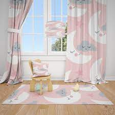 Korniş düğmeleri ve fon perde bağları paket içerisindedir. Uyuyan Ay Ve Bulut Kiz Cocuk Bebek Odasi Fon Perde