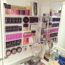 Do you want the best makeup storage and cosmetic organizer ideas? 8 Must See Ideas To Organize Makeup In A Small Bathroom Organization Obsessed