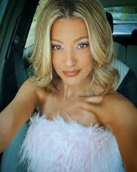 Laura Shelby's Instagram, Twitter & Facebook