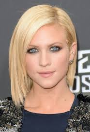 Brittany Snow Short Bob Hairstyle Platinum Blonde Hair With Dark Roots Thick Hair Styles Hair Styles 2014 Short Hair Styles