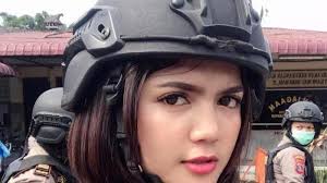 583 672 просмотра 583 тыс. Viral Polwan Cantik Bripda Vani Simbolon Naik Motor Trail Patroli Pemilu Ke Tps Tribun Lampung