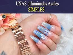 Lucen muy bien pequeños objetos decorativos de colores intensos pero de la misma carta cromática, por ejemplo si. Recetas De Belleza Tv Unas Difuminadas Azules Simples Facebook