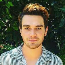 Love His Hair At This Stage Brown Going Into Ginger Apa Celebrities Best Actor