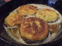 How To Make Fried Green Tomatoes The Hillbilly Kitchen Fried Green Tomatoes Heirloom Recipes Green Tomatoes
