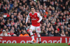 „der junge wird so hingestellt, als könnte er gar keinen fußball mehr spielen. Wechsel Zu Fenerbahce Istanbul Mesut Ozils Letzte Chance Fussball Stuttgarter Zeitung