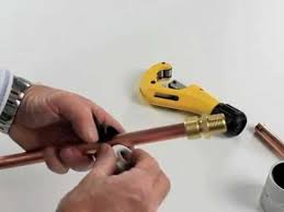 Plomberie Utiliser Les Raccords Mecaniques Youtube Plomberie Bricolage Maison Urinoirs