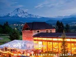 An ideal spot for a destination wedding or even an intimate elopement. Gorge Wedding Hood River Wedding
