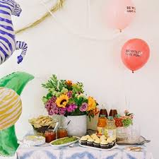 Some of these are simple, some are more complex, all are sure to please and catch the eye at a graduation celebration! Small Family Graduation Party Ideas Cupcakes And Cutlery